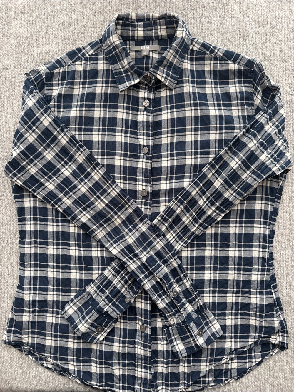Uniqlo Women's Navy and White Plaid Button-Up Shirt Size S